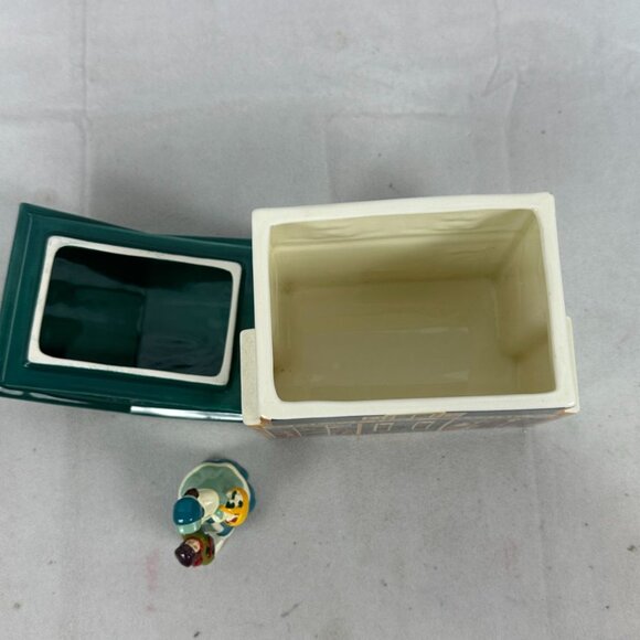 Avon Celebrates A Country Christmas McConnells Corners General Store Ceramic Box - Picture 6 of 10